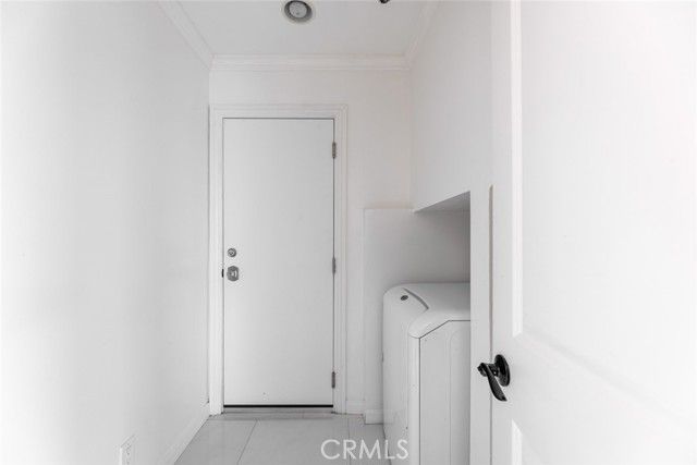 24526 Calvert Street, Woodland Hills (los Angeles), CA 91367