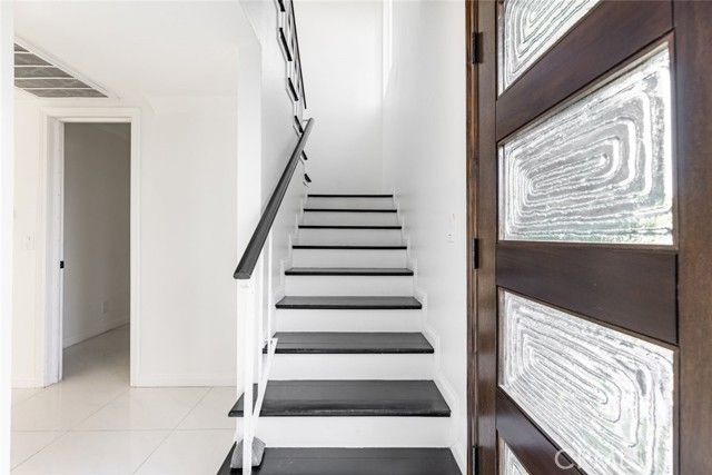 24526 Calvert Street, Woodland Hills (los Angeles), CA 91367