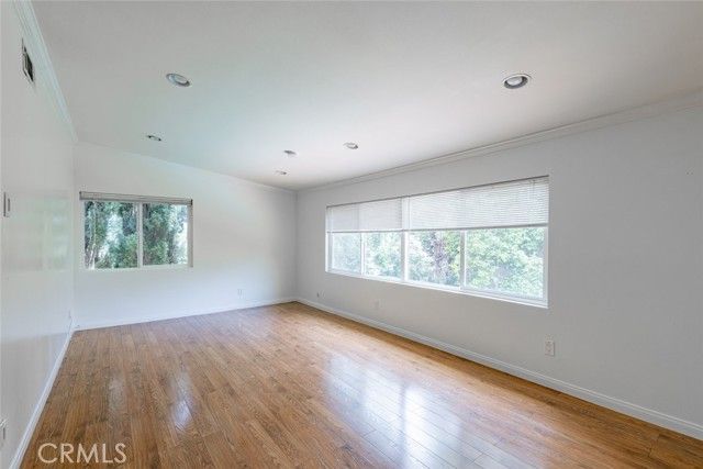 24526 Calvert Street, Woodland Hills (los Angeles), CA 91367