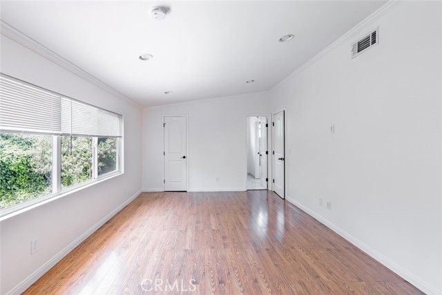 24526 Calvert Street, Woodland Hills (los Angeles), CA 91367