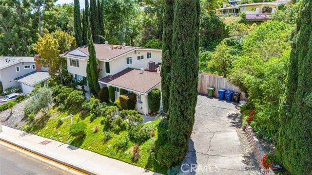 24526 Calvert Street, Woodland Hills (los Angeles), CA 91367