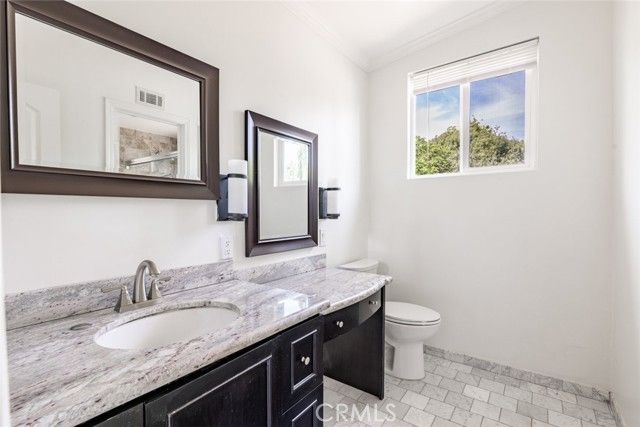 24526 Calvert Street, Woodland Hills (los Angeles), CA 91367