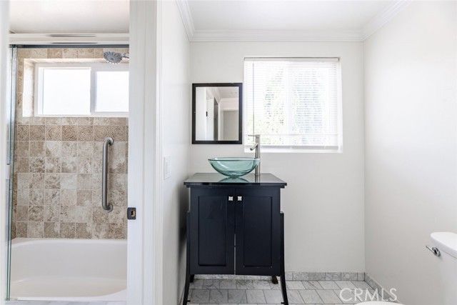 24526 Calvert Street, Woodland Hills (los Angeles), CA 91367