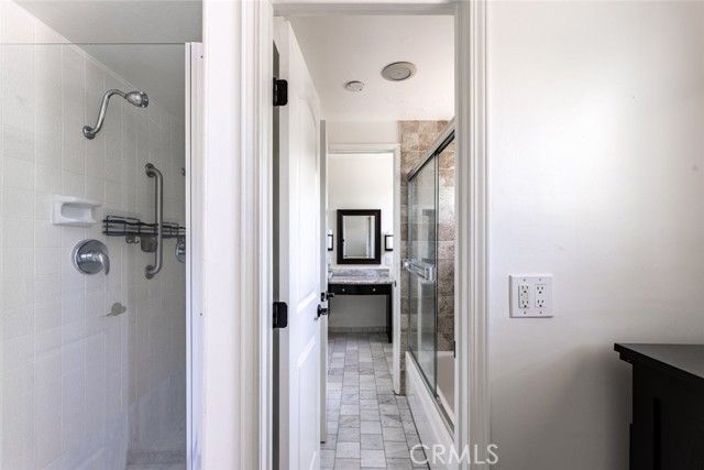 24526 Calvert Street, Woodland Hills (los Angeles), CA 91367