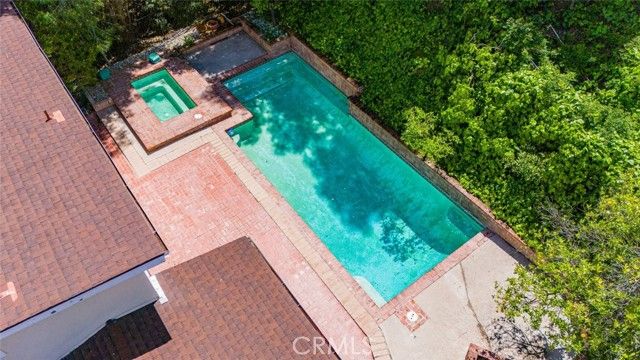 24526 Calvert Street, Woodland Hills (los Angeles), CA 91367