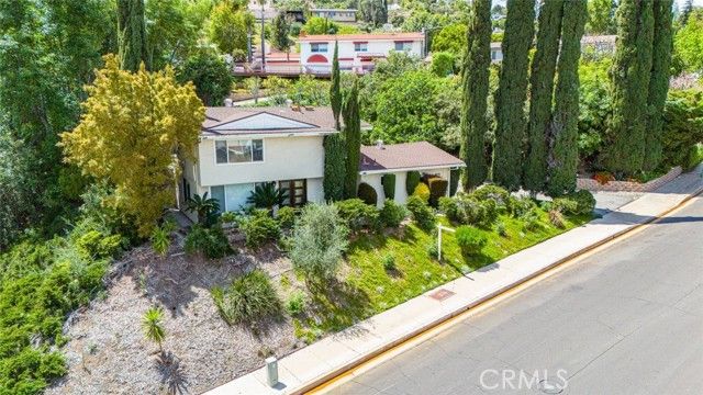 24526 Calvert Street, Woodland Hills (los Angeles), CA 91367