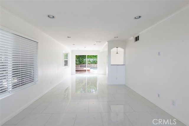 24526 Calvert Street, Woodland Hills (los Angeles), CA 91367