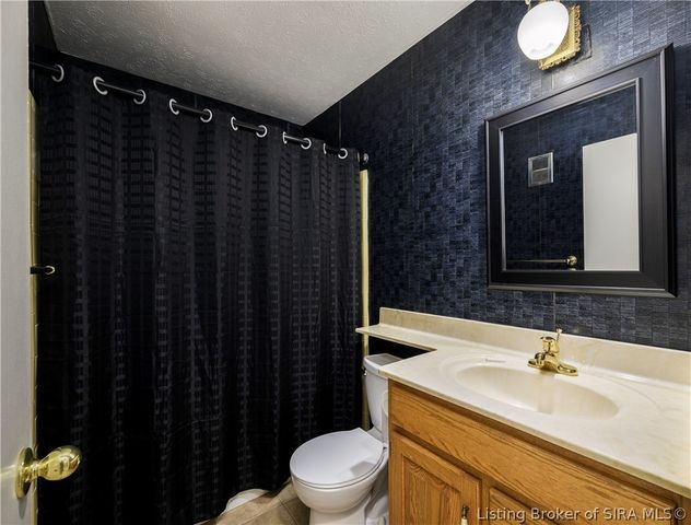 48 Lakeshore Drive, Clarksville, IN 47129