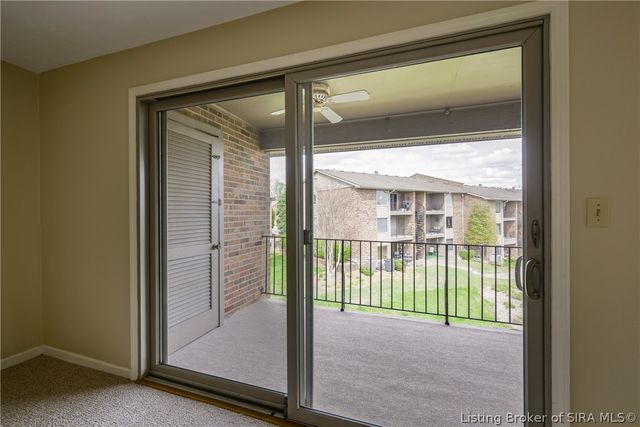 48 Lakeshore Drive, Clarksville, IN 47129