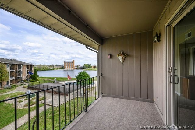 48 Lakeshore Drive, Clarksville, IN 47129