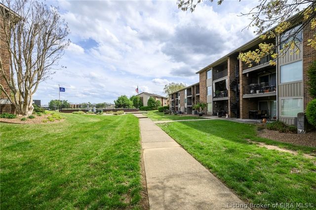 48 Lakeshore Drive, Clarksville, IN 47129