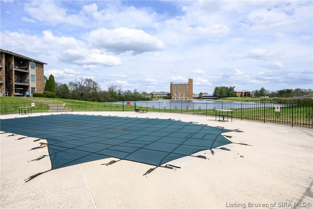 48 Lakeshore Drive, Clarksville, IN 47129