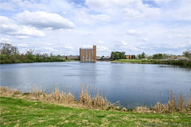 48 Lakeshore Drive, Clarksville, IN 47129