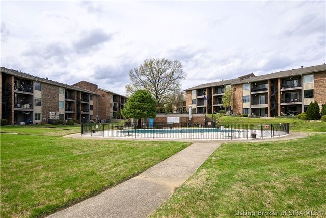 48 Lakeshore Drive, Clarksville, IN 47129