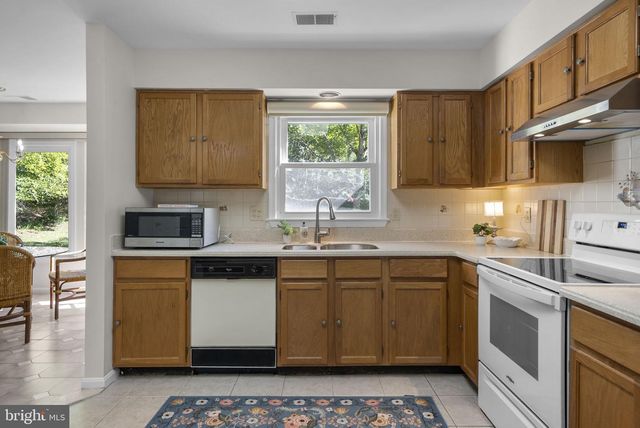 953 MASTLINE DR, Annapolis, MD 21401