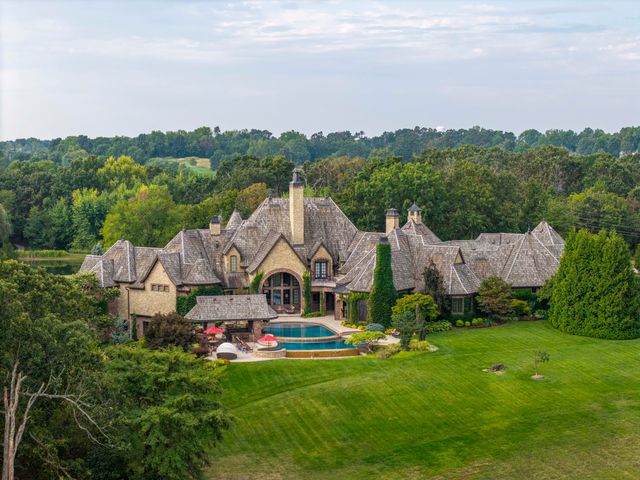 1100 Lakewood Drive, Monett, MO 65708