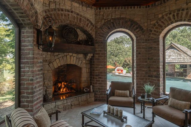 1100 Lakewood Drive, Monett, MO 65708