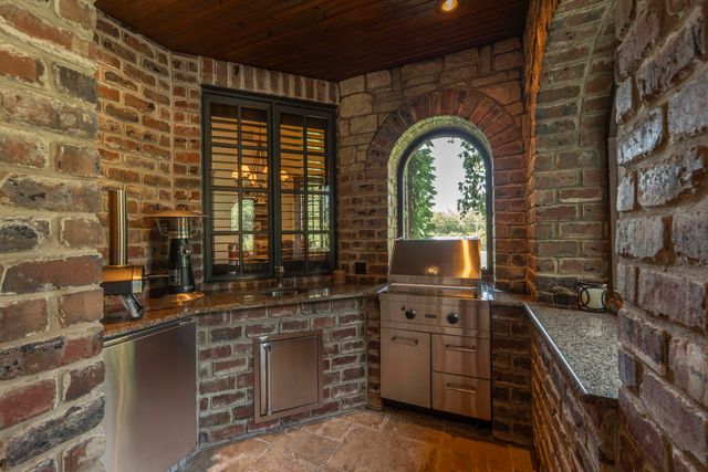 1100 Lakewood Drive, Monett, MO 65708