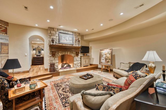 1100 Lakewood Drive, Monett, MO 65708