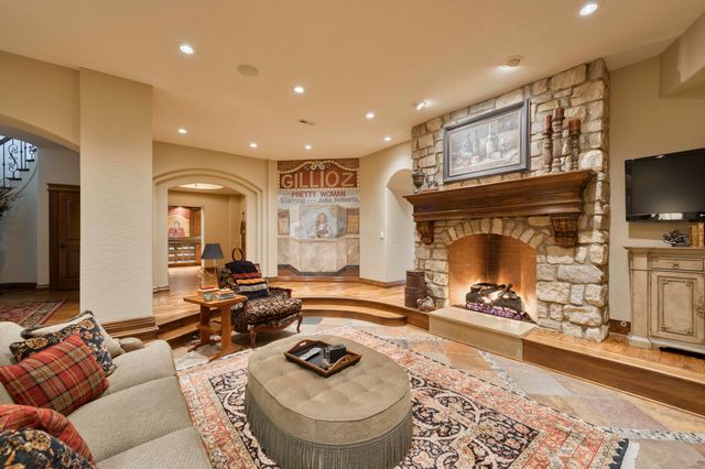 1100 Lakewood Drive, Monett, MO 65708