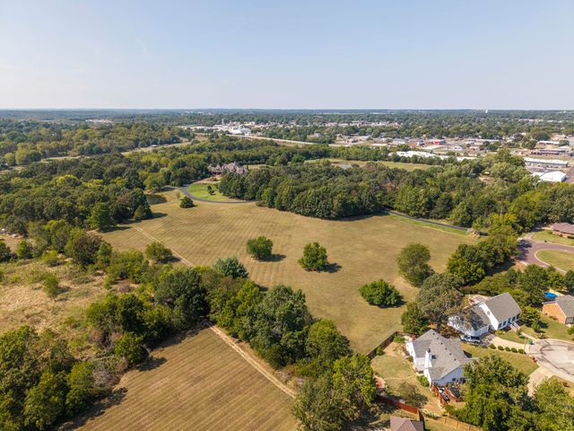 1100 Lakewood Drive, Monett, MO 65708