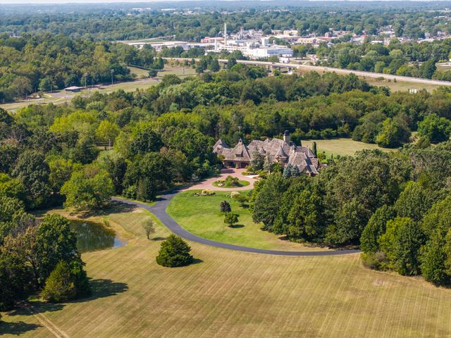 1100 Lakewood Drive, Monett, MO 65708