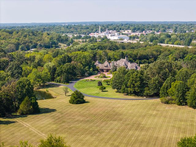 1100 Lakewood Drive, Monett, MO 65708