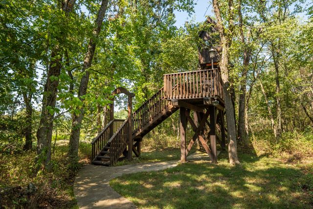 1100 Lakewood Drive, Monett, MO 65708