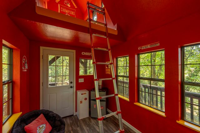 1100 Lakewood Drive, Monett, MO 65708