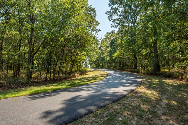 1100 Lakewood Drive, Monett, MO 65708