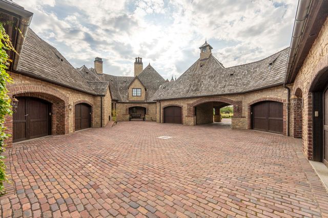 1100 Lakewood Drive, Monett, MO 65708