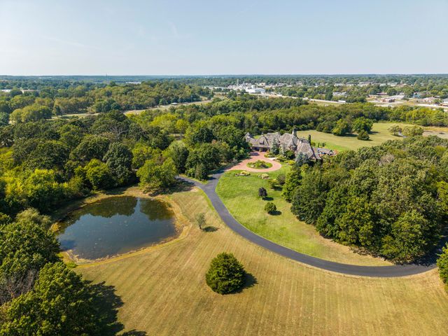 1100 Lakewood Drive, Monett, MO 65708