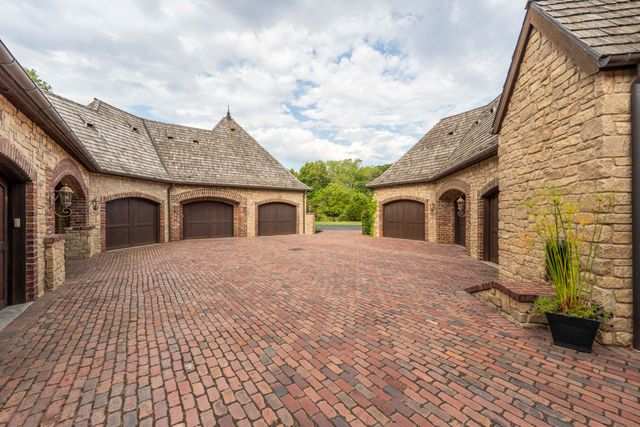 1100 Lakewood Drive, Monett, MO 65708