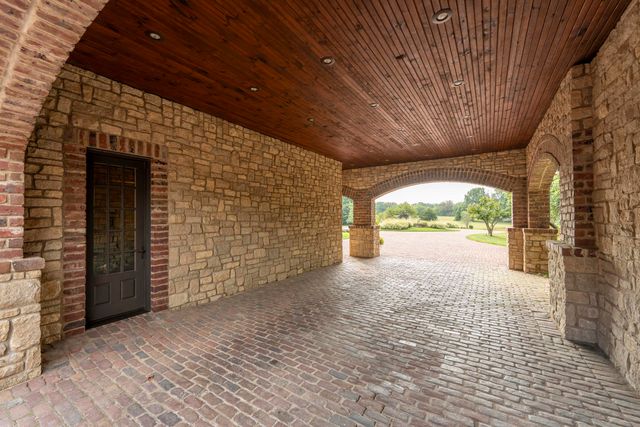 1100 Lakewood Drive, Monett, MO 65708