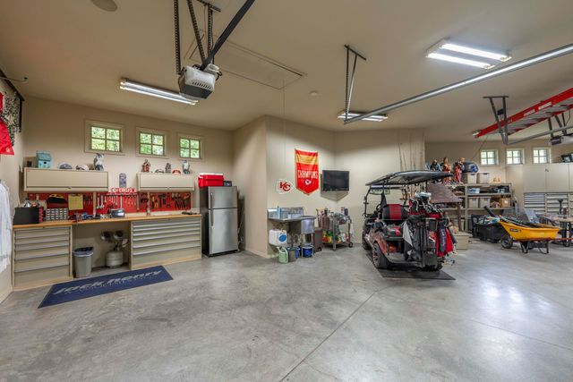 1100 Lakewood Drive, Monett, MO 65708