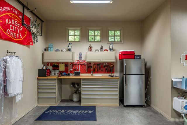 1100 Lakewood Drive, Monett, MO 65708