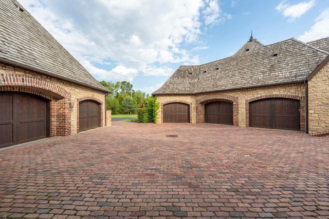 1100 Lakewood Drive, Monett, MO 65708