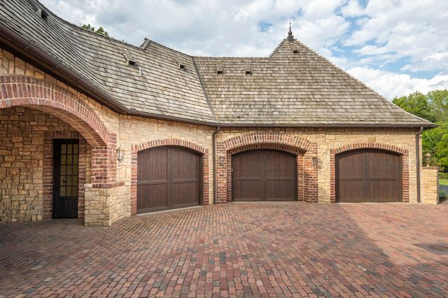 1100 Lakewood Drive, Monett, MO 65708