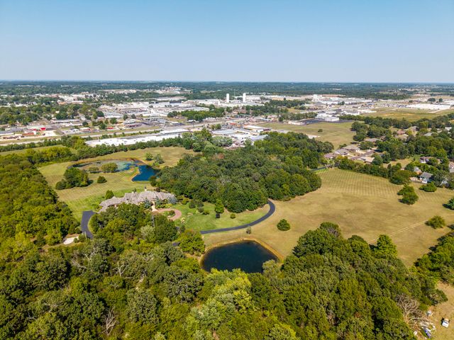 1100 Lakewood Drive, Monett, MO 65708