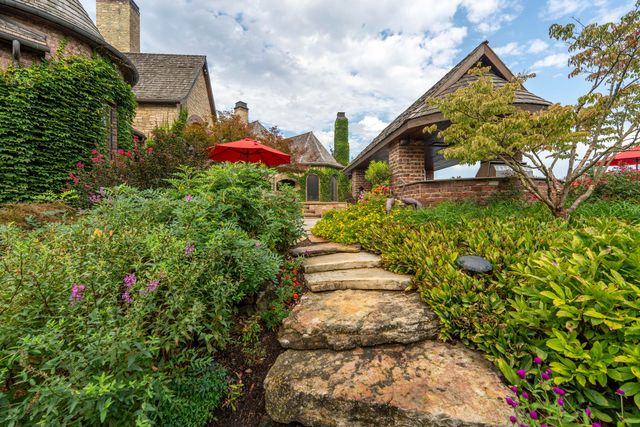 1100 Lakewood Drive, Monett, MO 65708