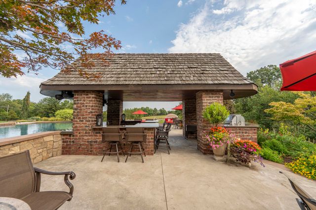 1100 Lakewood Drive, Monett, MO 65708