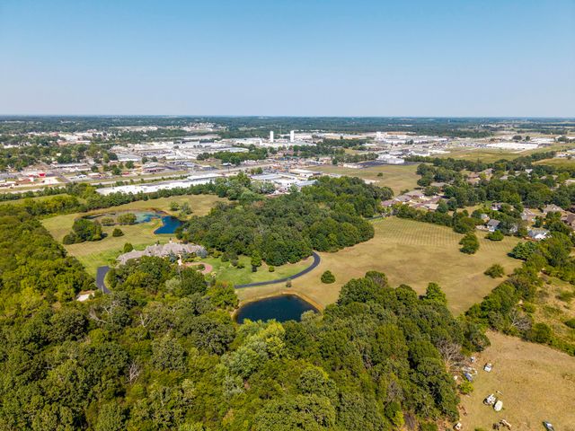 1100 Lakewood Drive, Monett, MO 65708