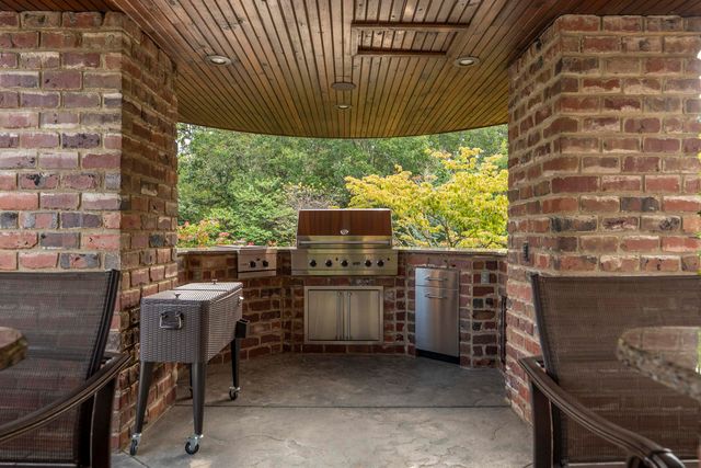 1100 Lakewood Drive, Monett, MO 65708