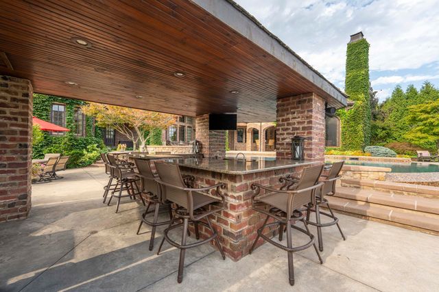 1100 Lakewood Drive, Monett, MO 65708