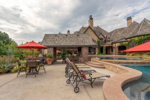 1100 Lakewood Drive, Monett, MO 65708