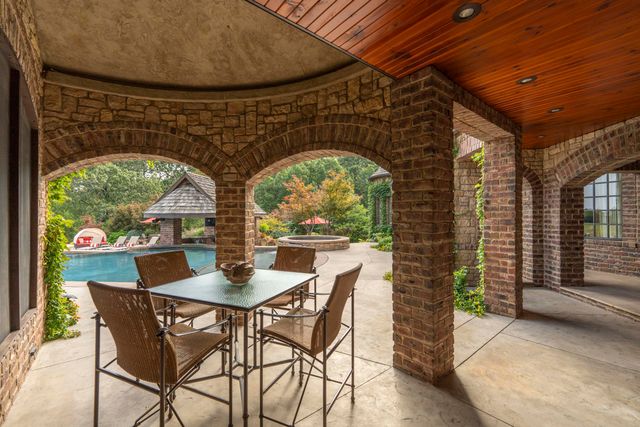 1100 Lakewood Drive, Monett, MO 65708