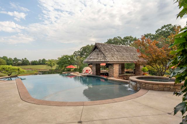 1100 Lakewood Drive, Monett, MO 65708