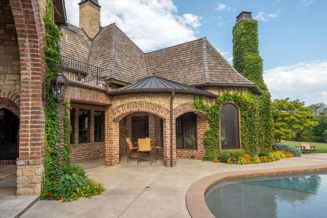 1100 Lakewood Drive, Monett, MO 65708