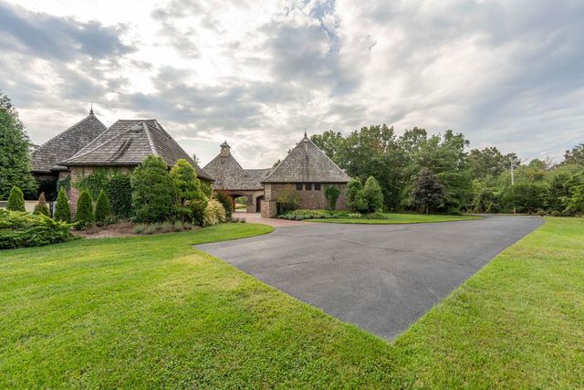 1100 Lakewood Drive, Monett, MO 65708