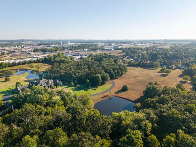 1100 Lakewood Drive, Monett, MO 65708